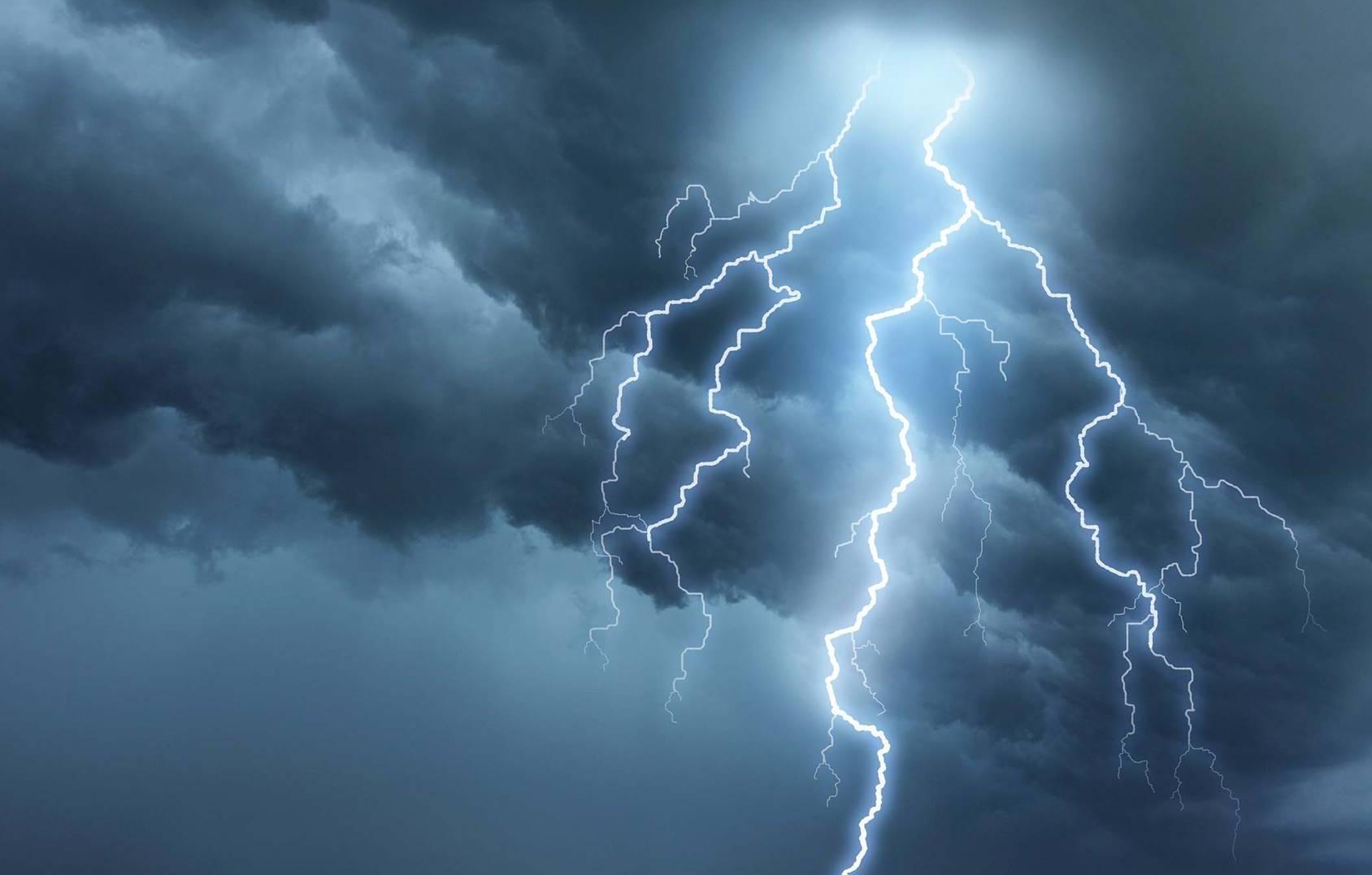 صاعقه جان چوپان رودسری را گرفت صاعقه جان چوپان رودسری را گرفت