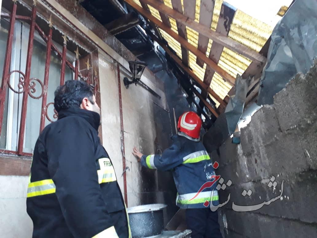 آتش‌سوزی منزل مسکونی در لشت‎نشا با تلاش آتش‌نشانان به خیر گذشت