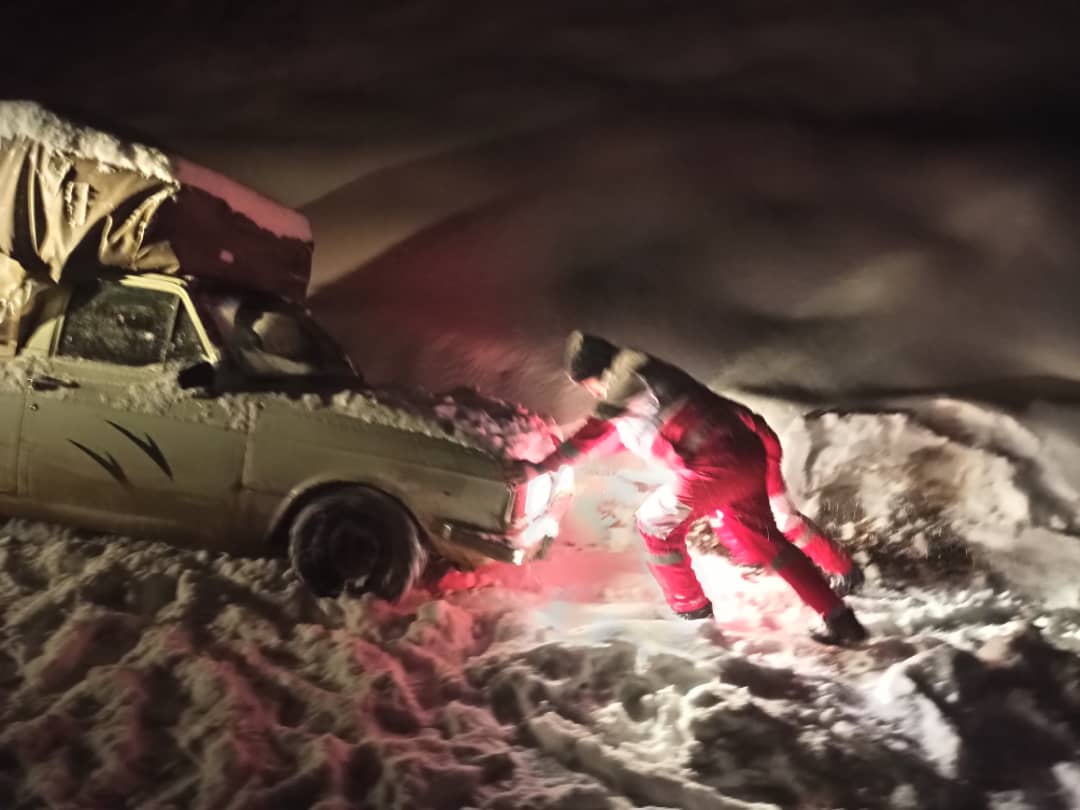 چهار حادثه تصادف و واژگونی خودرو با ۱۰ حادثه دیده و ۶ مصدوم در پی بارش برف چهار حادثه تصادف و واژگونی خودرو با ۱۰ حادثه دیده و ۶ مصدوم در پی بارش برف