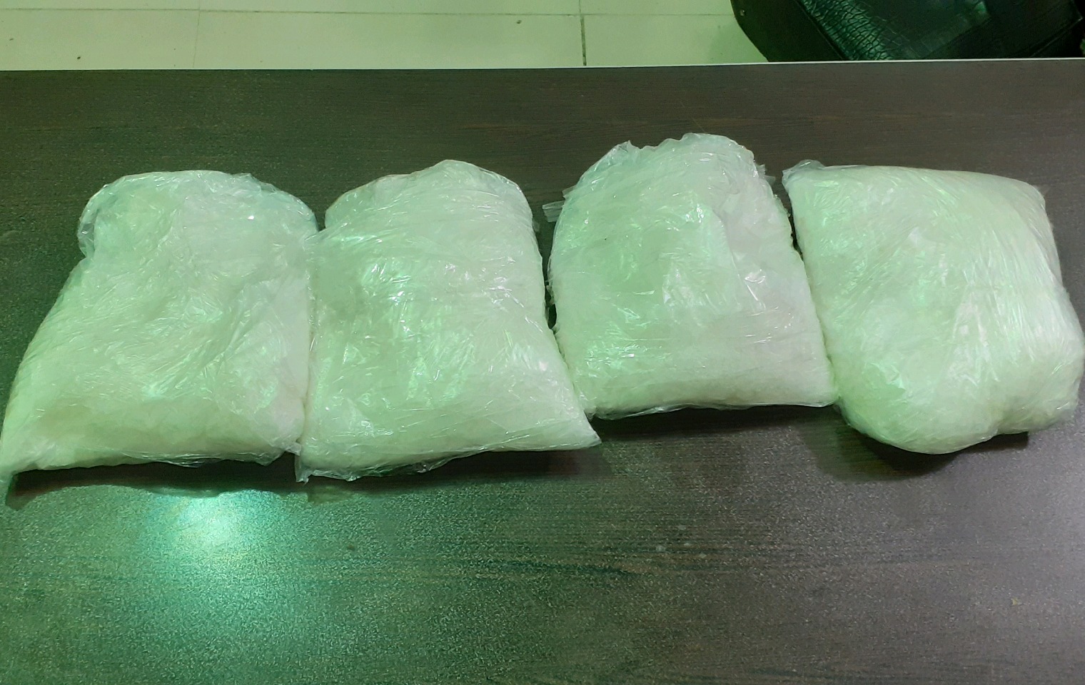 خانم قاچاقچی با ۴ کیلو شیشه در دام پلیس گیلان افتاد