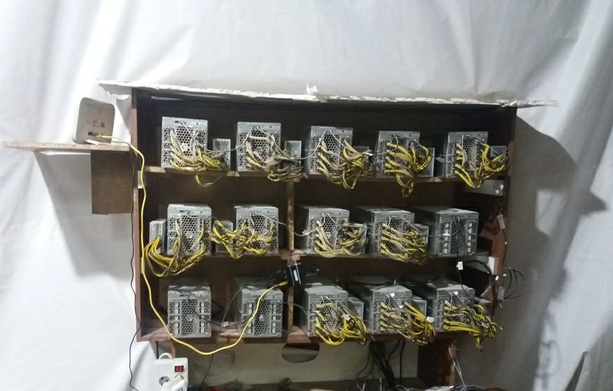 کشف ۱۳ دستگاه استخراج ارز دیجیتال از یک منزل مسکونی در لشت نشا!