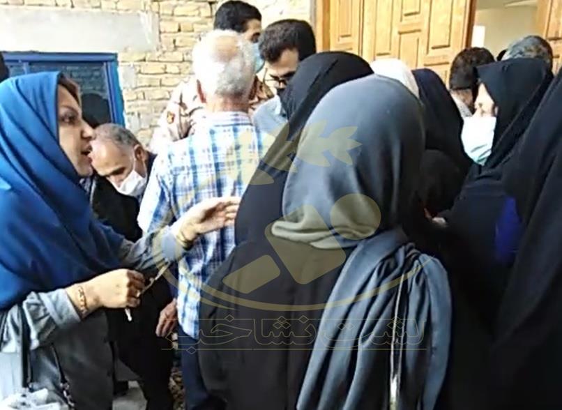 فیلمی از بینظمی در محل واکسیناسیون مردم بخش لشت نشا فیلمی از بینظمی در محل واکسیناسیون مردم بخش لشت نشا