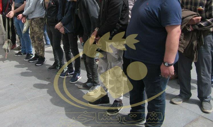 انهدام باند ۱۲ نفره قماربازی در بخش لشت نشا | کشف آلات قمار و وجه نقد از متهمان