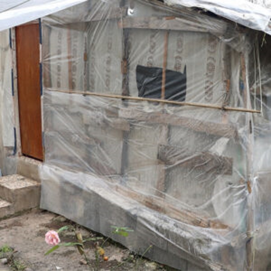 روایت زندگی یک زوج خمامی در زیر پلاستیک! روایت زندگی یک زوج خمامی در زیر پلاستیک!